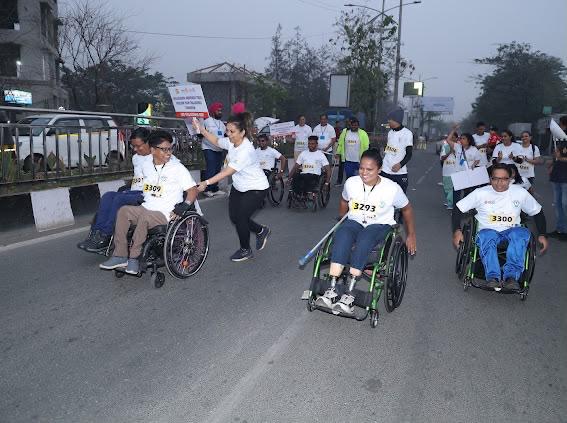 Wheelchair participants on the marathon route